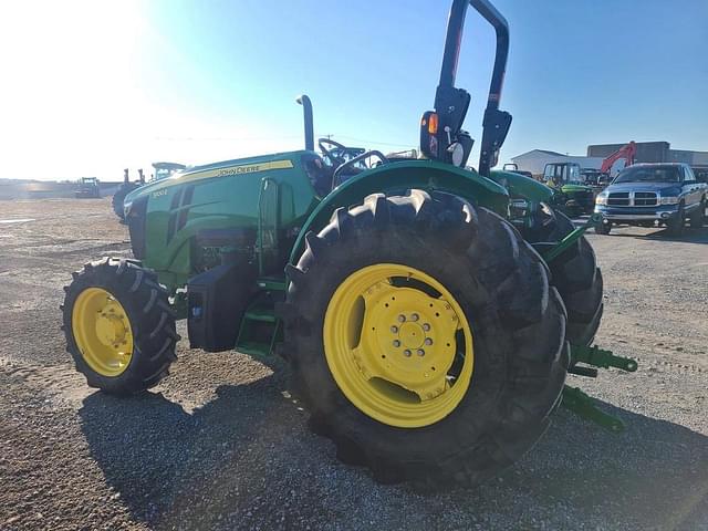 Image of John Deere 5100E equipment image 3