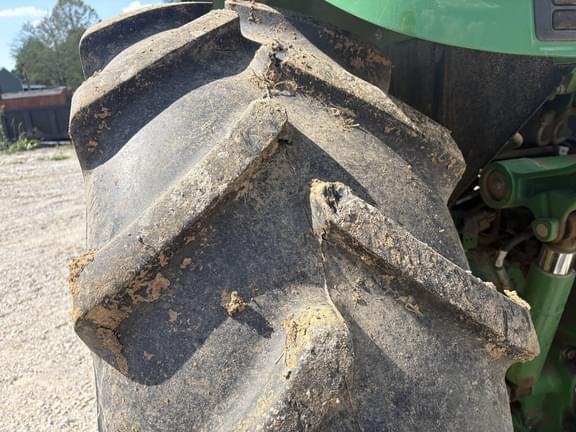 Image of John Deere 5100M equipment image 4