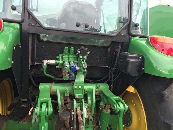 Image of John Deere 5115M equipment image 4