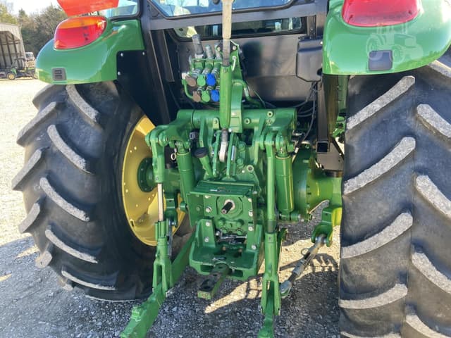 Image of John Deere 5115M equipment image 4