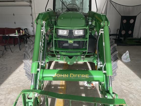 Image of John Deere 5115M equipment image 4