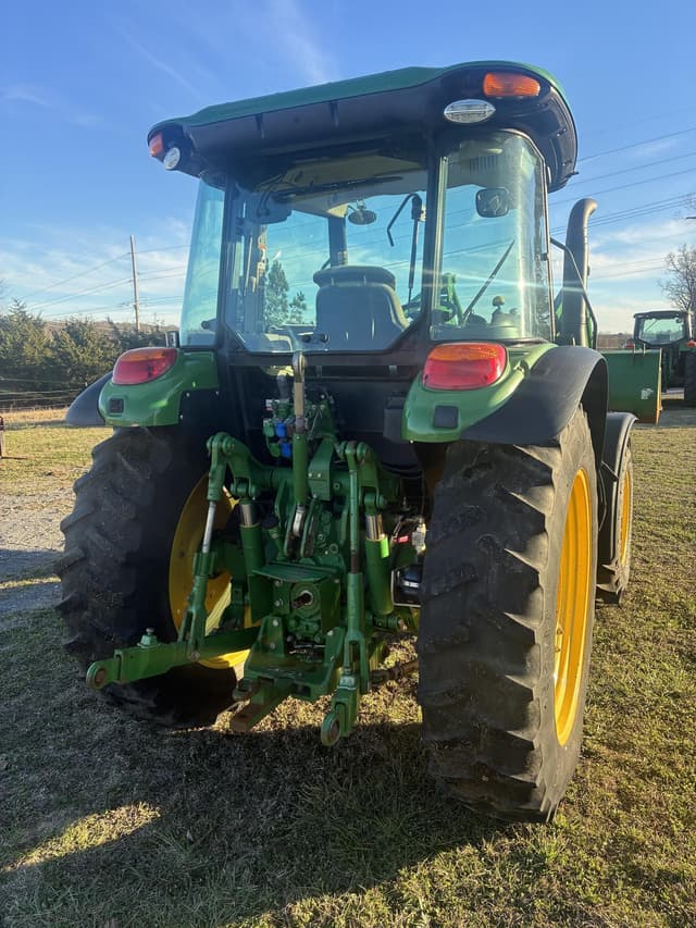 Image of John Deere 5115M equipment image 4