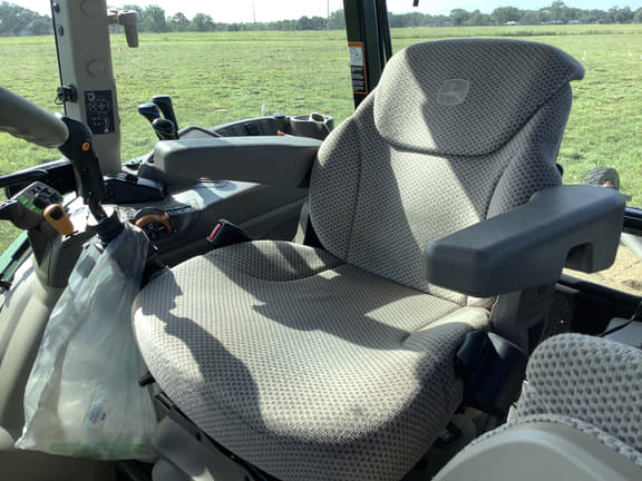 Image of John Deere 5125R equipment image 4