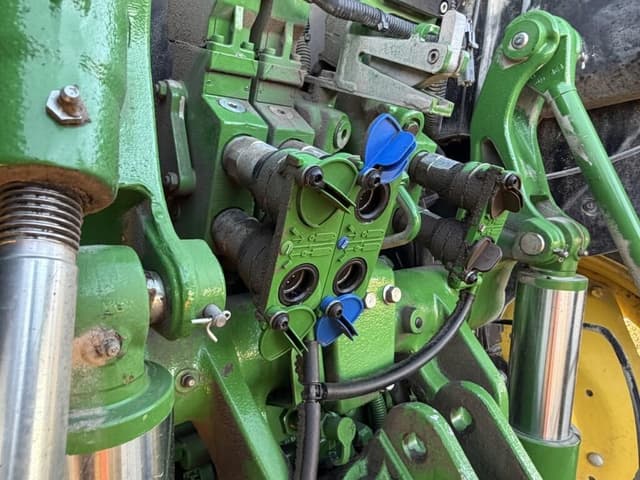 Image of John Deere 5125R equipment image 3