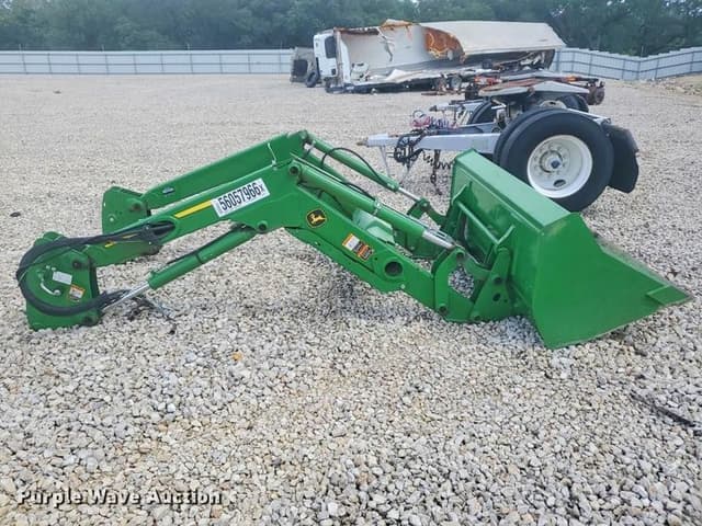 Image of John Deere 520M equipment image 1