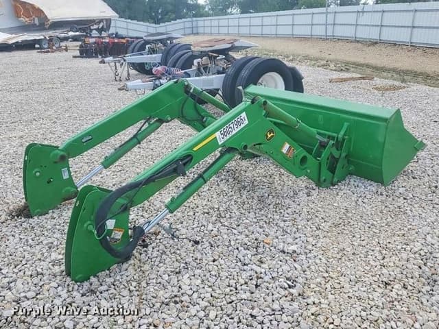 Image of John Deere 520M equipment image 2