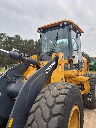 Image of John Deere 524L equipment image 1