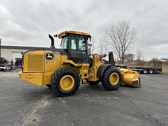 Image of John Deere 524L equipment image 2