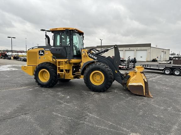 Image of John Deere 524L equipment image 3