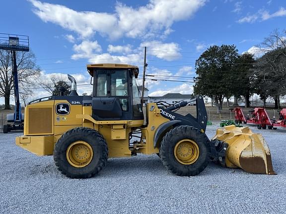 Image of John Deere 524L equipment image 2