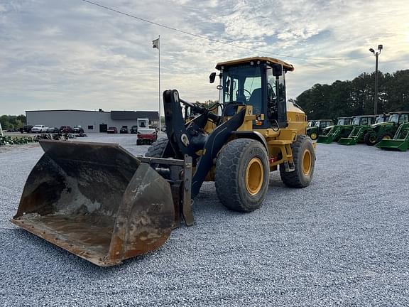 Image of John Deere 524L equipment image 1