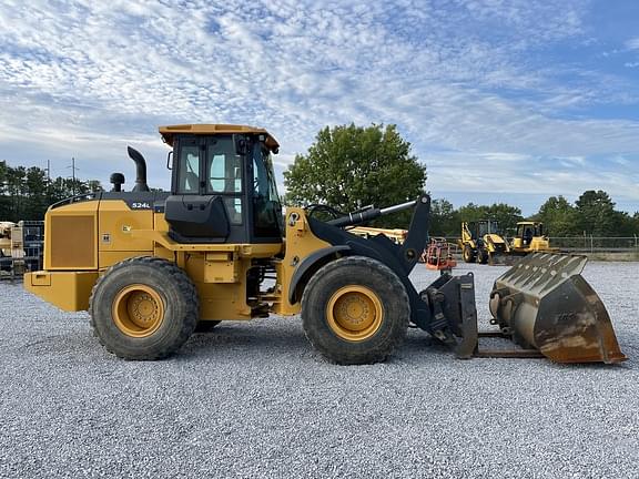 Image of John Deere 524L equipment image 2