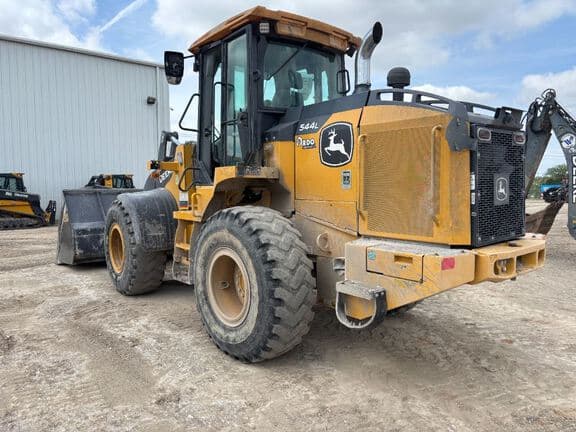 Image of John Deere 544L equipment image 2