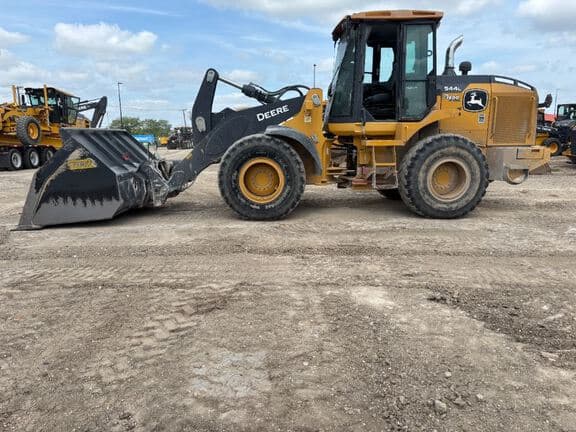 Image of John Deere 544L equipment image 1