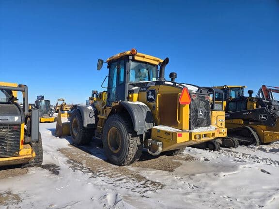 Image of John Deere 544L equipment image 1