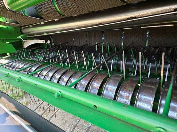 Image of John Deere 560M equipment image 4
