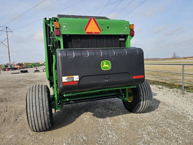 Image of John Deere 560M equipment image 4