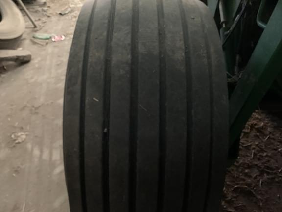 Image of John Deere 560M equipment image 4