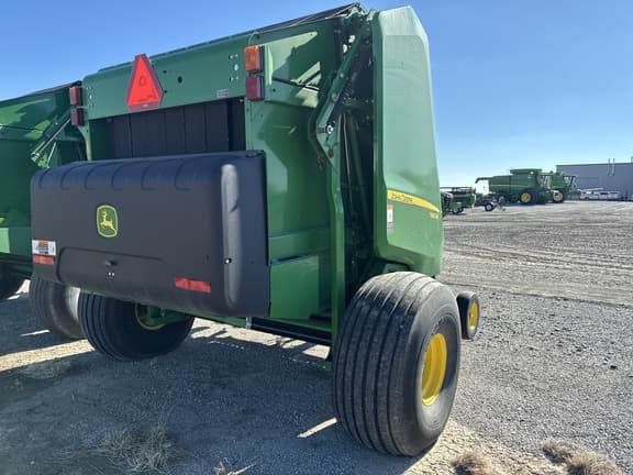 Image of John Deere 560M equipment image 4