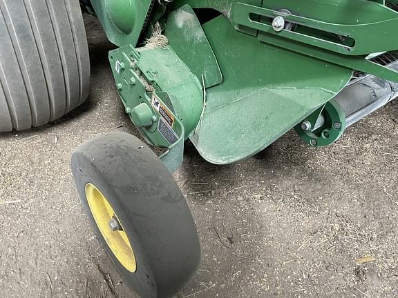 Image of John Deere 560M equipment image 3