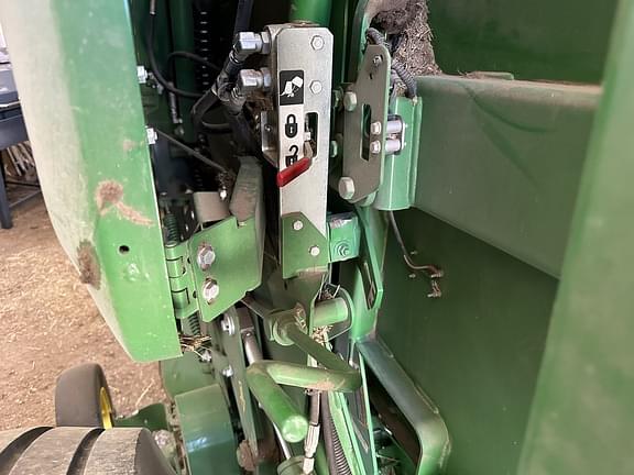 Image of John Deere 560M equipment image 4