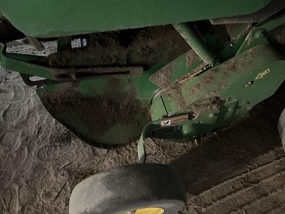 Image of John Deere 560M equipment image 4