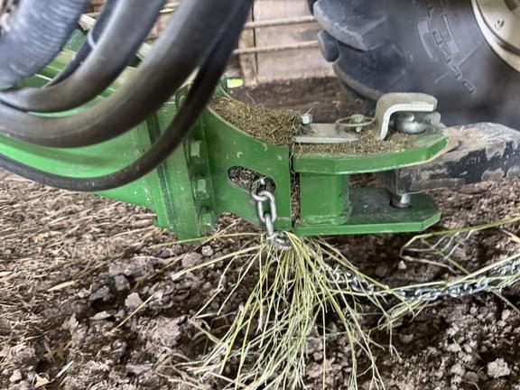 Image of John Deere 560M equipment image 1