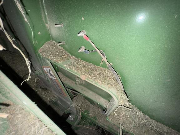 Image of John Deere 560M equipment image 3