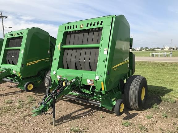 Image of John Deere 560M equipment image 1