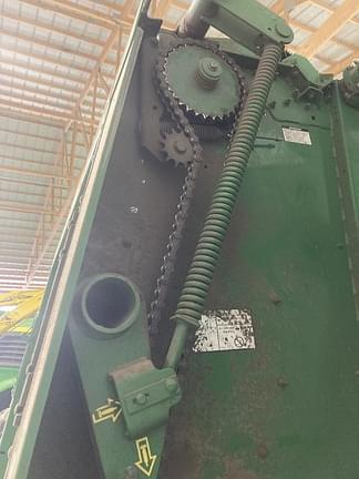 Image of John Deere 560M equipment image 4