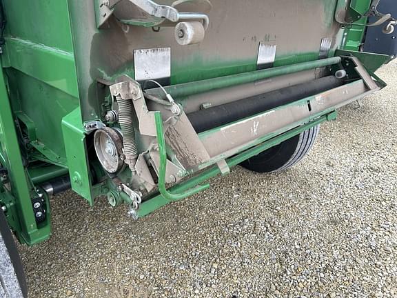 Image of John Deere 560M equipment image 3