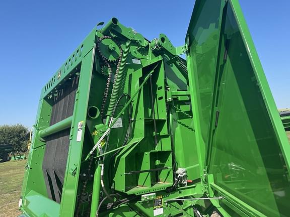 Image of John Deere 560M equipment image 4