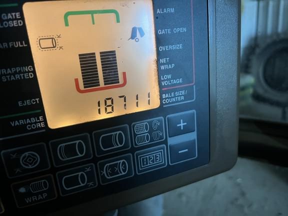Image of John Deere 560M equipment image 4