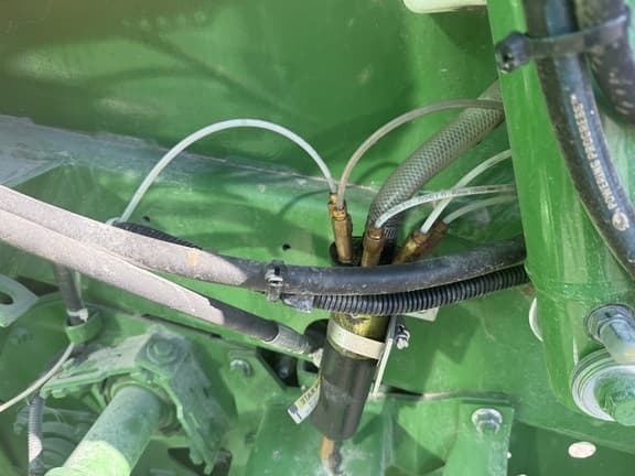 Image of John Deere 560M equipment image 4