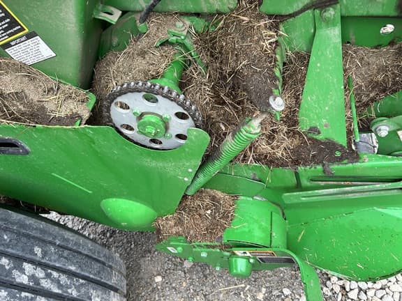 Image of John Deere 560M equipment image 2
