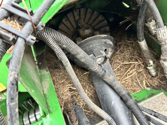 Image of John Deere 560M equipment image 1