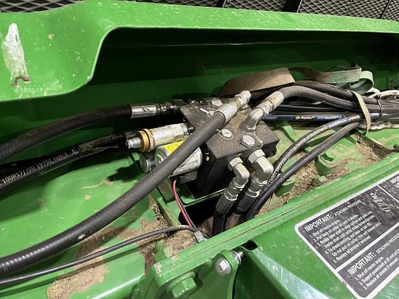 Image of John Deere 560M equipment image 3