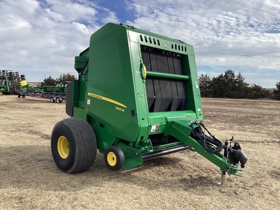 Image of John Deere 560M equipment image 2