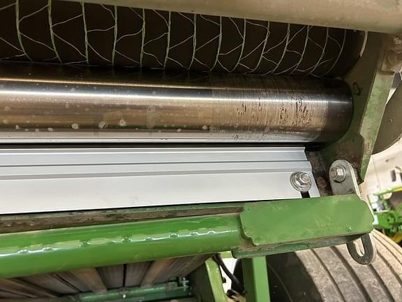 Image of John Deere 560M MegaWideHC2 equipment image 4