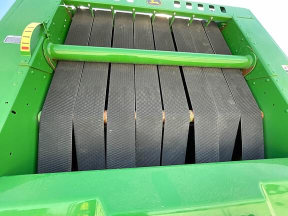 Main image John Deere 560R 11