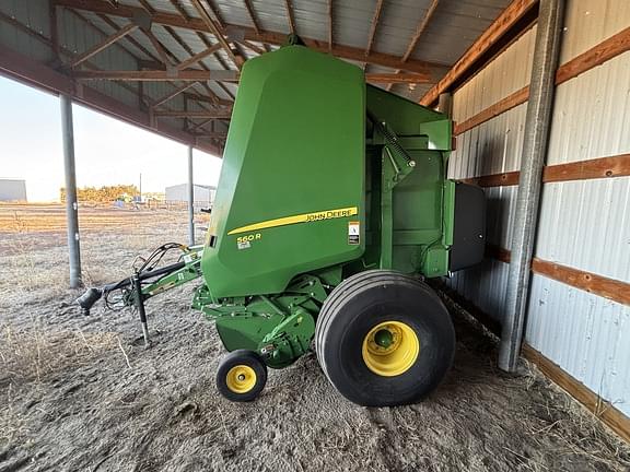 Image of John Deere 560R equipment image 2