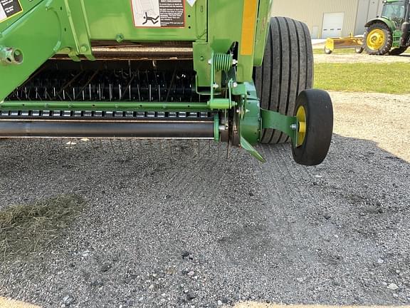 Image of John Deere 560R equipment image 4