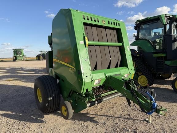 Image of John Deere 560R equipment image 2