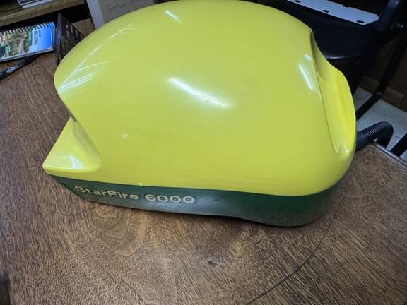 Image of John Deere StarFire 6000 equipment image 2