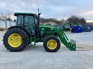 Main image John Deere 6105E