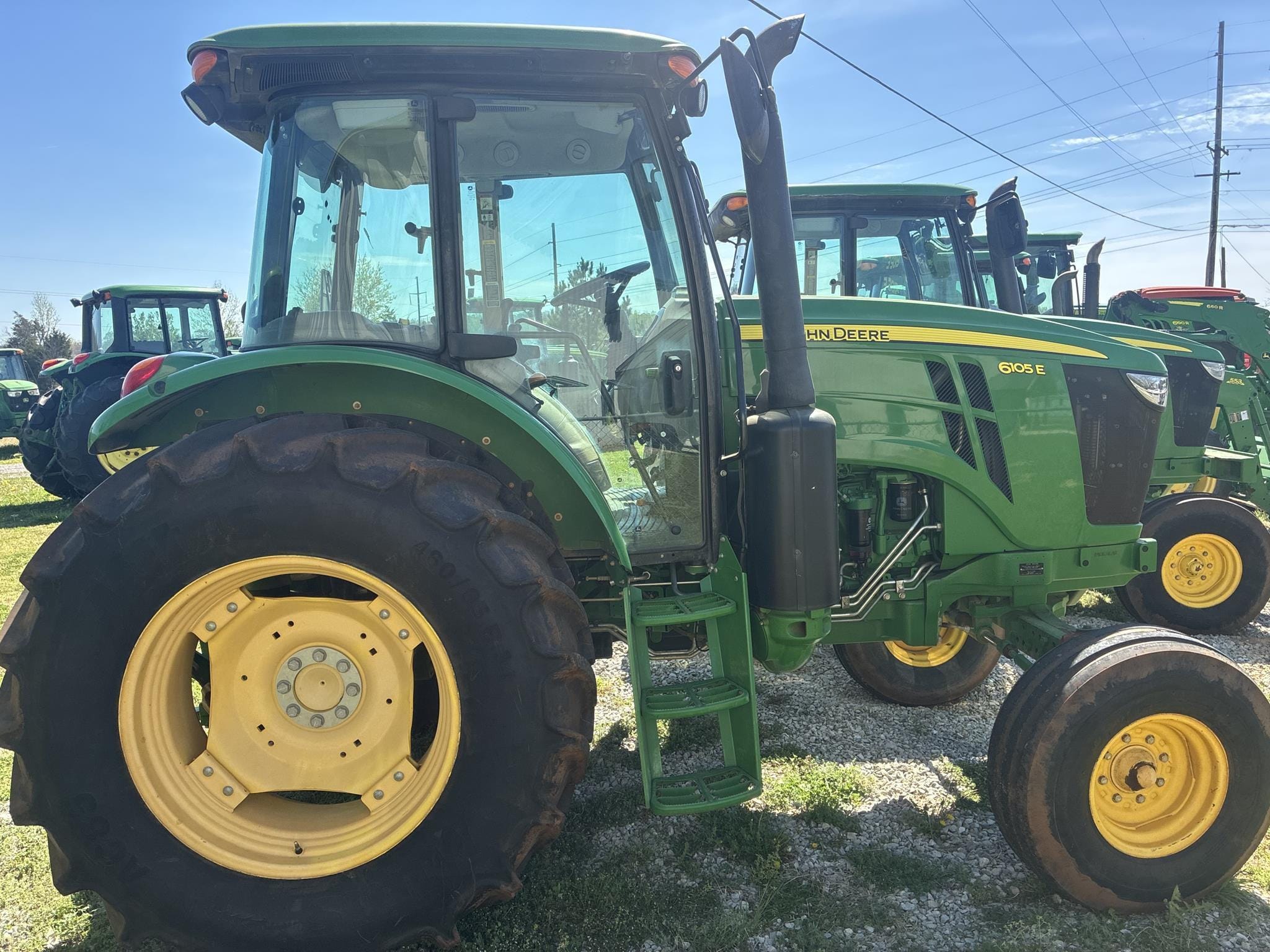 2020 John Deere 6105E Equipment Image0