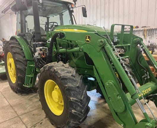 2020 John Deere 6105E Equipment Image0