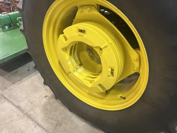 Image of John Deere 6105E equipment image 3