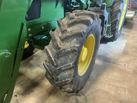 Image of John Deere 6105E equipment image 1