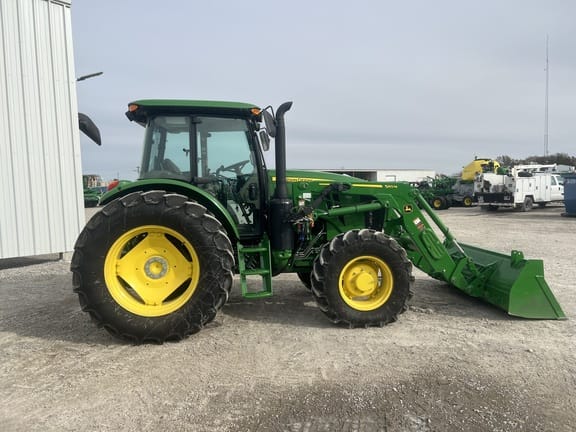Main image John Deere 6105E